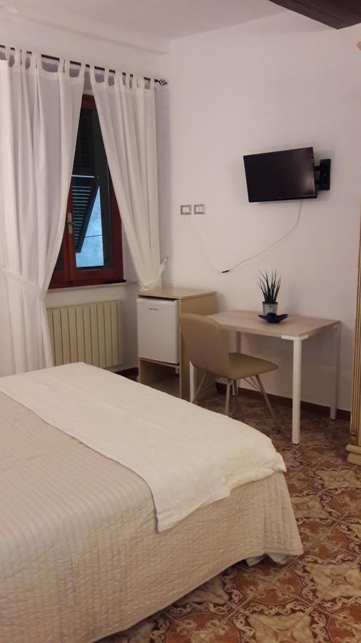 Taverna Del Capitano Rooms Вернацца Экстерьер фото